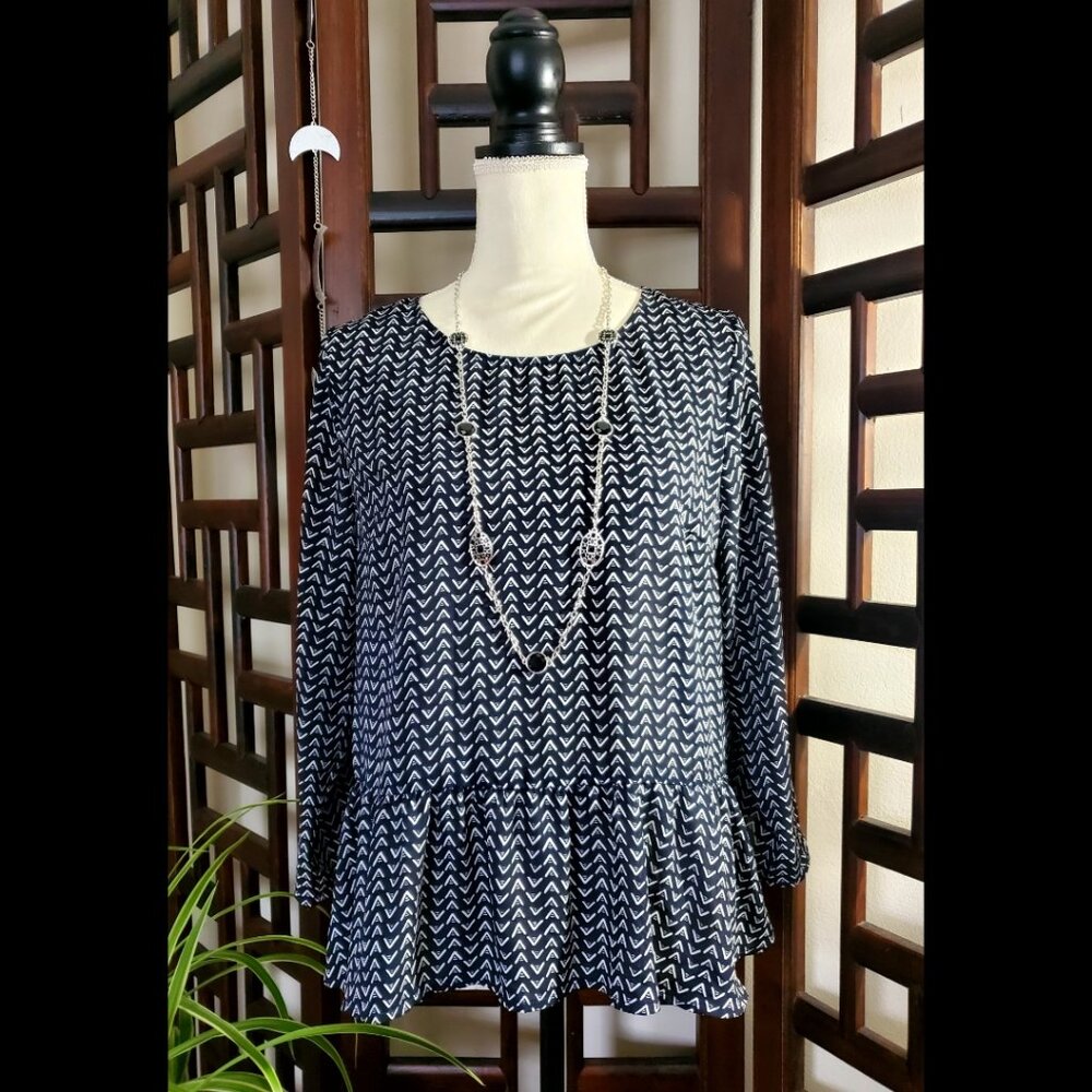 Women's Ruffle long Sleeve Round Neck Blouse (Size L/12)